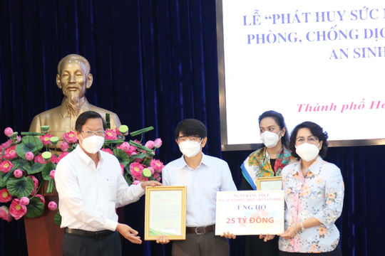 BIDV, Vietcombank tiếp tục ủng hộ Thành phố Hồ Chí Minh chống dịch BIDV, Vietcombank tiếp tục ủng hộ Thành phố Hồ Chí Minh chống dịch