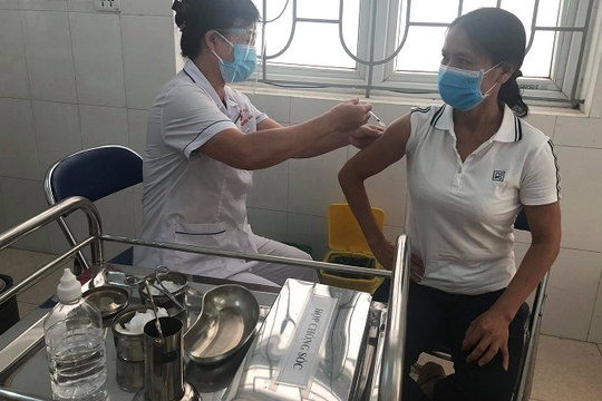 Hà Nội ưu tiên tiêm chủng cho các đối tượng thuộc hệ thống bán lẻ hàng hóa thiết yếu, vận tải và logistics Hà Nội ưu tiên tiêm chủng cho các đối tượng thuộc hệ thống bán lẻ hàng hóa thiết yếu, vận tải và logistics