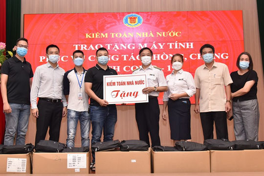 Kiểm toán Nhà nước trao tặng 70 máy tính phục vụ công tác phòng, chống dịch Covid-19 Kiểm toán Nhà nước trao tặng 70 máy tính phục vụ công tác phòng, chống dịch Covid-19