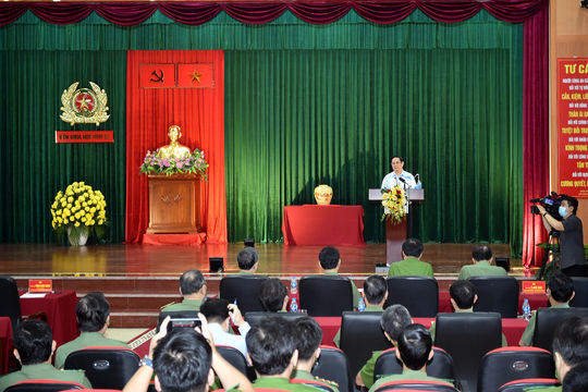 Giữ vững trận địa tuyến đầu vừa phòng chống dịch bệnh, vừa đấu tranh phòng chống tội phạm