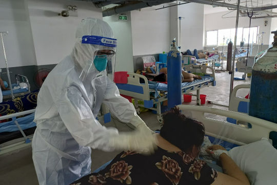 Tạo thuận lợi trong thanh toán chi phí khám, chữa bệnh bảo hiểm y tế tại các bệnh viện dã chiến điều trị Covid-19