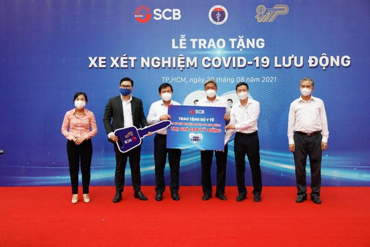 Trao tặng 10 xe xét nghiệm Covid-19 lưu động cho TP. Hồ Chí Minh