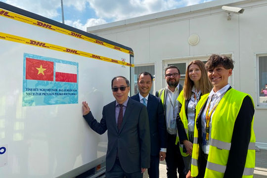 Ba Lan viện trợ hơn 501.000 liều vắc xin phòng Covid-19 cho Việt Nam