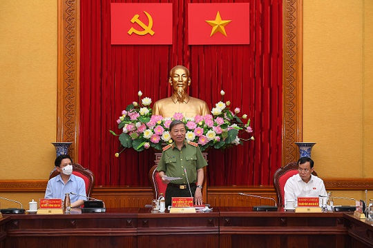 Hoàn thiện dự thảo, báo cáo Chính phủ trình Quốc hội dự án Luật Giao thông đường bộ sửa đổi và Luật Đảm bảo trật tự, an toàn giao thông đường bộ Hoàn thiện dự thảo, báo cáo Chính phủ trình Quốc hội dự án Luật Giao thông đường bộ sửa đổi và Luật Đảm bảo trật tự, an toàn giao thông đường bộ