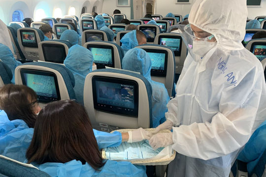 Vietnam Airlines đưa 227 khách và hơn 6 tấn thiết bị y tế từ Hoa Kỳ về Việt Nam