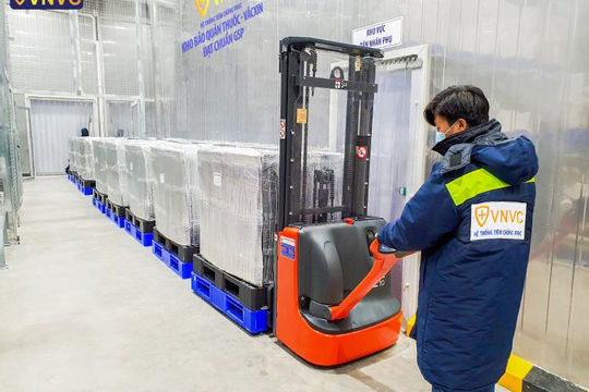 Thêm hơn 1,4 triệu liều vắc xin phòng Covid-19 của AstraZeneca về Việt Nam