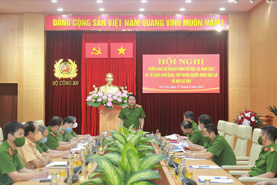 Đảm bảo phương án tổ chức bàn giao, tiếp nhận người được đặc xá về nơi cư trú an toàn Đảm bảo phương án tổ chức bàn giao, tiếp nhận người được đặc xá về nơi cư trú an toàn