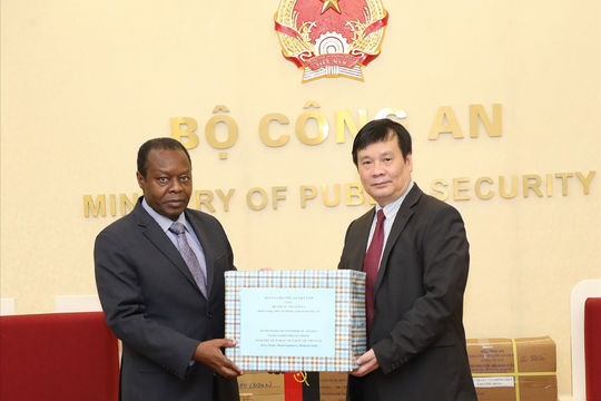 Thông qua hoạt động hợp tác quốc tế, tranh thủ nguồn viện trợ vắc xin phòng Covid-19