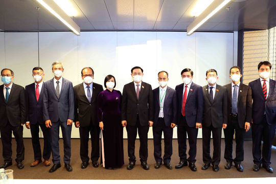 Bằng mọi cách, mọi kênh để có thêm nguồn vắc xin nhanh nhất, sớm nhất