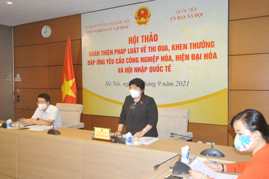 Hoàn thiện pháp luật về thi đua, khen thưởng, khắc phục tình trạng "chạy" thành tích, đua danh hiệu