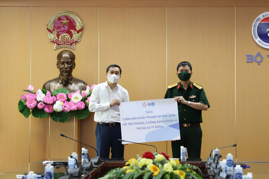 Bộ Y tế tiếp nhận 1 triệu khẩu trang N95 do Ngân hàng Quân đội trao tặng