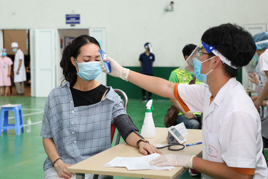 Giảng viên, sinh viên Trường Đại học Y Dược tiếp sức cho TP. Hà Nội chống dịch Covid-19