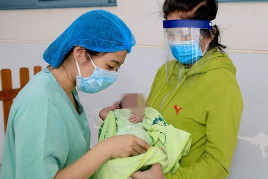 Hỗ trợ 1 triệu đồng cho trẻ là con của sản phụ bị nhiễm Covid-19