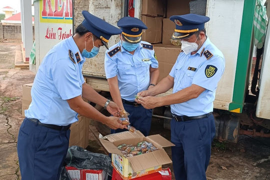 Quản lý thị trường thu giữ bánh Trung thu không rõ nguồn gốc, xuất xứ Quản lý thị trường thu giữ bánh Trung thu không rõ nguồn gốc, xuất xứ
