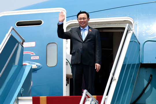 Bàn giao 200.000 liều vắc xin và trang thiết bị, vật tư phòng dịch trị giá 1.028 tỷ đồng