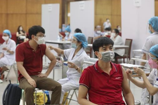 Hà Nội đẩy mạnh tiêm vắc xin và xét nghiệm diện rộng