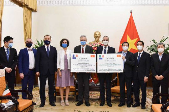 Tiếp nhận gần 1,5 triệu liều vắc xin phòng Covid-19 do Chính phủ Pháp và Italia tài trợ