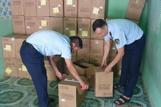 Tạm giữ hàng nghìn thiết bị đo nồng độ oxy và nhịp tim không rõ nguồn gốc xuất xứ