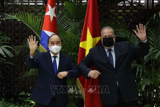 Chủ tịch nước Nguyễn Xuân Phúc hội kiến Thủ tướng Cuba Manuel Marrero Cruz