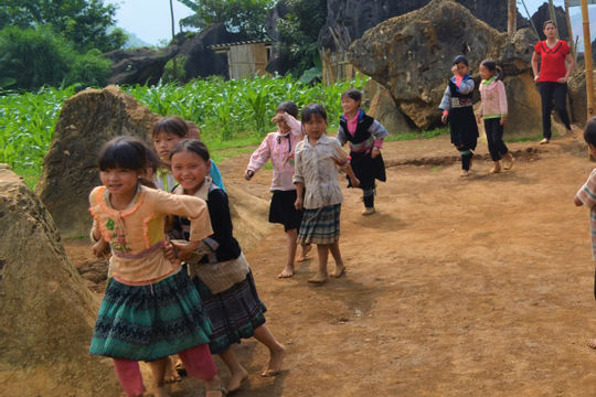 Phát triển bền vững giáo dục và đào tạo vùng đồng bào dân tộc thiểu số