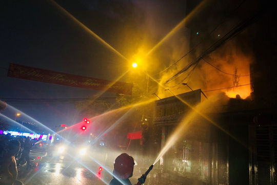 Lực lượng cảnh sát phòng cháy, chữa cháy phát huy vai trò chủ công, nòng cốt trên mặt trận chống “giặc lửa”