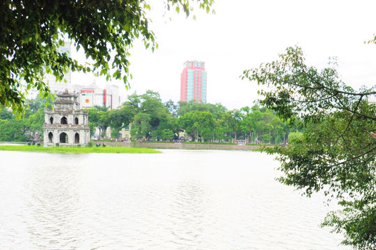 Triển lãm “Hồ Gươm, giao lộ Đông-Tây”