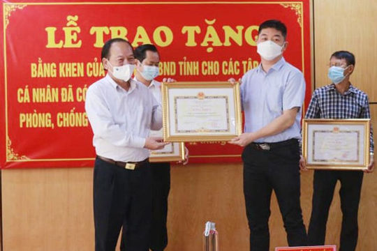 Truy tặng Bằng khen của Thủ tướng Chính phủ cho 21 cá nhân có thành tích xuất sắc trong phòng, chống Covid-19