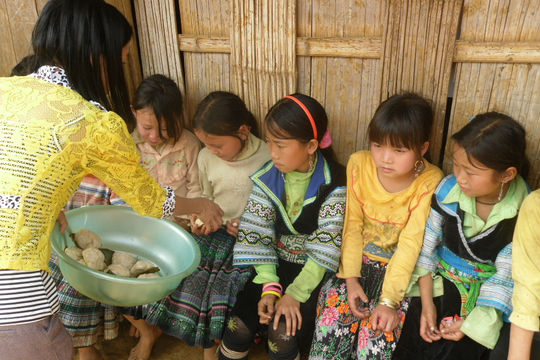 Huy động các nguồn lực xã hội để nâng cao chất lượng bữa ăn, cải thiện tầm vóc cho trẻ