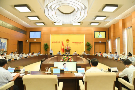 Chuyển sang mô hình thích ứng, sống chung an toàn với dịch Covid-19