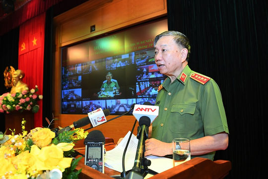 Lực lượng Công an nhân dân khẳng định vai trò nòng cốt trên tuyến đầu phòng, chống dịch