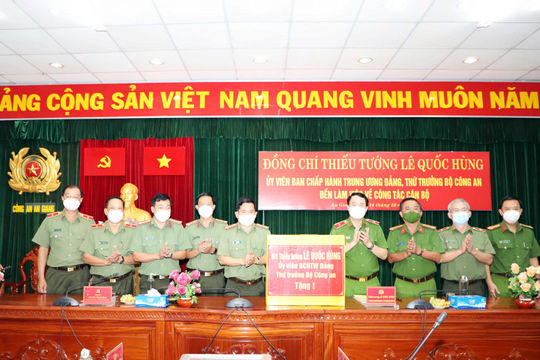 Công an tỉnh An Giang tiếp tục làm tốt công tác chống dịch, đi đôi với đảm bảo an ninh, trật tự xã hội