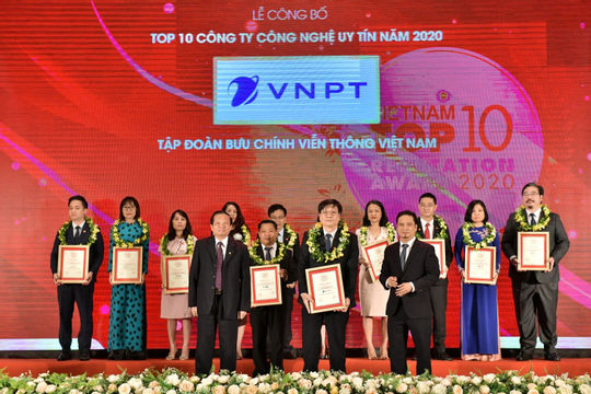 Vinh danh các doanh nghiệp ngành ngân hàng, bảo hiểm, công nghệ năm 2021