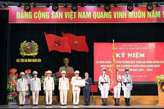 Học viện An ninh nhân dân đón nhận Huân chương Chiến công hạng Nhất nhân kỷ niệm 75 năm Ngày truyền thống Học viện An ninh nhân dân đón nhận Huân chương Chiến công hạng Nhất nhân kỷ niệm 75 năm Ngày truyền thống