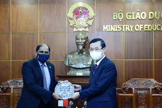 Singapore luôn coi trọng hợp tác giáo dục và đào tạo với Việt Nam