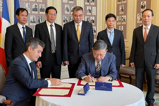 Bộ trưởng Bộ Công an Tô Lâm hội đàm với Bộ trưởng Bộ Nội vụ Pháp