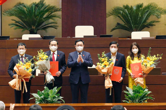 Thành lập Tổ chức Nghị sĩ hữu nghị Việt Nam, Nhóm Nữ đại biểu Quốc hội và Nhóm Đại biểu Quốc hội trẻ