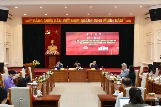 Xét giải Nhất báo chí “Vì sự nghiệp Giáo dục Việt Nam” năm 2021 cho 4 tác phẩm