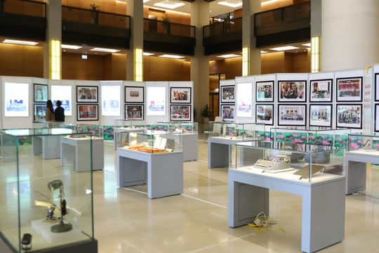 Hàng trăm tài liệu, hiện vật quý tại Triển lãm "Văn hóa soi đường cho quốc dân đi"