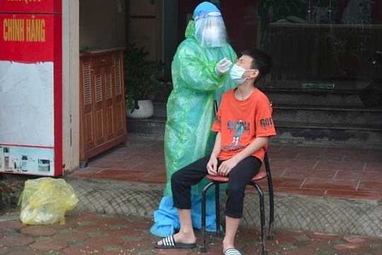 Hà Nội yêu cầu công khai giá dịch vụ xét nghiệm Covid-19 và xử lý nghiêm hành vi tiêu cực trong tiêm phòng vắc xin