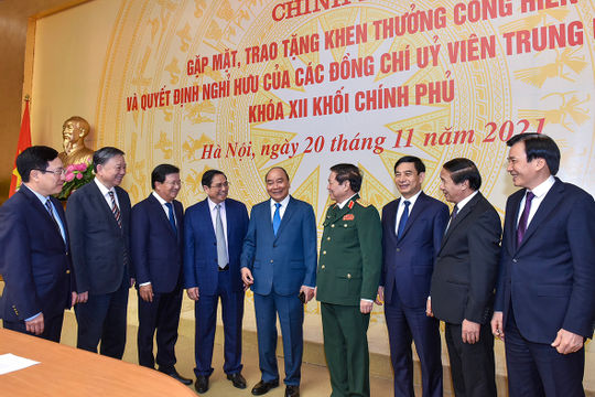 Trao Quyết định khen thưởng, nghỉ hưu cho một số thành viên Chính phủ nhiệm kỳ 2016-2021 Trao Quyết định khen thưởng, nghỉ hưu cho một số thành viên Chính phủ nhiệm kỳ 2016-2021