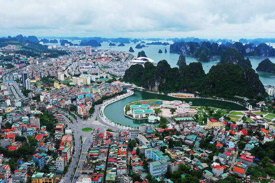 Phát triển Hạ Long theo hướng tăng trưởng xanh, thích ứng với biến đổi khí hậu