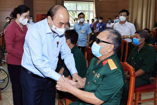 Đề xuất dành hơn 435 tỷ đồng tặng quà người có công dịp Tết Nhâm Dần 2022 Đề xuất dành hơn 435 tỷ đồng tặng quà người có công dịp Tết Nhâm Dần 2022