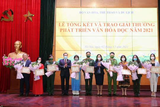Tôn vinh 19 tập thể và 14 cá nhân đạt giải thưởng phát triển Văn hóa đọc năm 2021