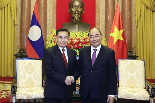 Chủ tịch nước Nguyễn Xuân Phúc tiếp Chủ tịch Quốc hội Lào