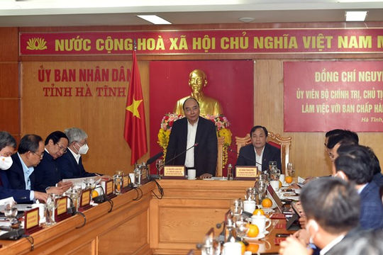 Hà Tĩnh phải cùng với Nghệ An, Thanh Hóa tạo nên một cực tăng trưởng mới Hà Tĩnh phải cùng với Nghệ An, Thanh Hóa tạo nên một cực tăng trưởng mới
