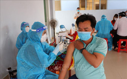 Rút ngắn khoảng cách mũi tiêm vắc xin Covid-19 nhắc lại sau liều cơ bản còn 3 tháng Rút ngắn khoảng cách mũi tiêm vắc xin Covid-19 nhắc lại sau liều cơ bản còn 3 tháng