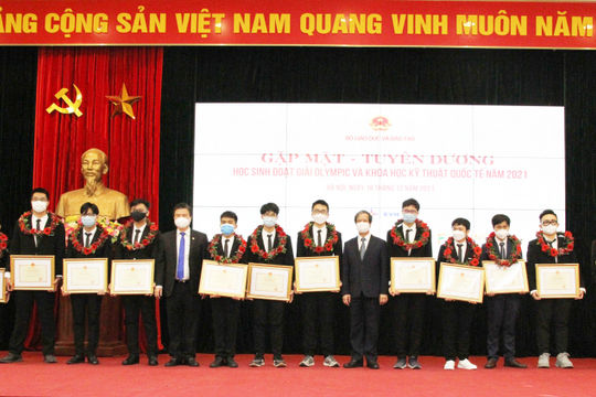 Tuyên dương học sinh đoạt giải Olympic và Khoa học kỹ thuật quốc tế năm 2021