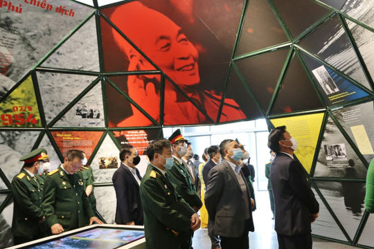 Triển lãm “Đại tướng Võ Nguyên Giáp - Chân dung một huyền thoại” và ra mắt sách “Đại tướng Võ Nguyên Giáp - Huyền thoại Việt Nam”