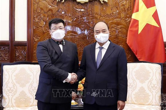 Chủ tịch nước Nguyễn Xuân Phúc tiếp các Đại sứ trình Quốc thư nhận nhiệm vụ