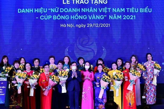 60 nữ doanh nhân tiêu biểu được trao tặng Cúp Bông hồng vàng